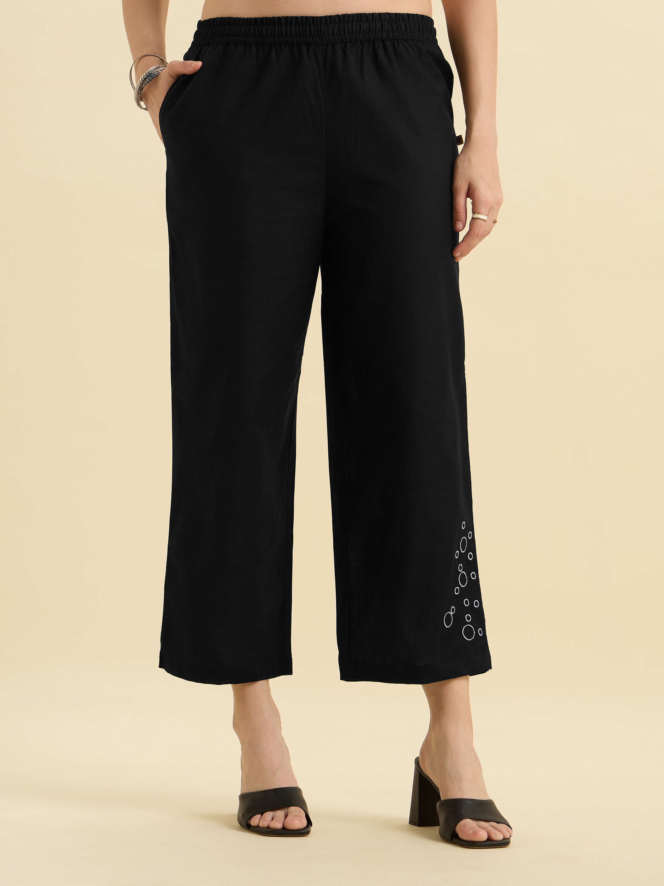 White Colour Cotton Flax Plain Slitted Sleeveless Kurti Set With Embroidery