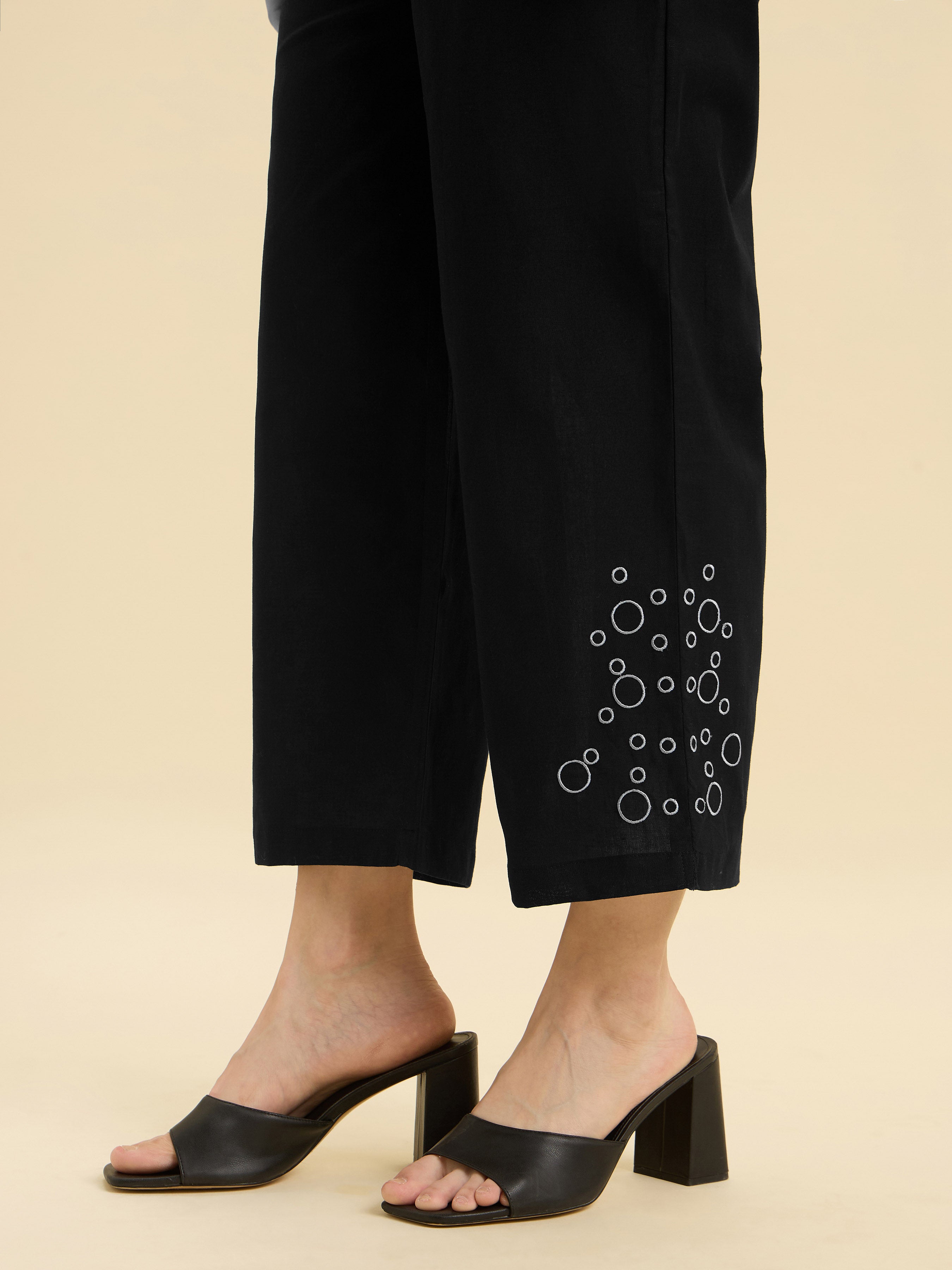 White Colour Cotton Flax Plain Slitted Sleeveless Kurti Set With Embroidery